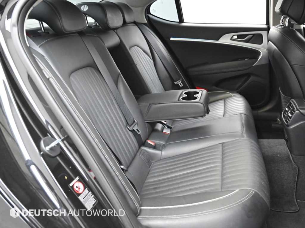 Genesis G70 - Vista 12