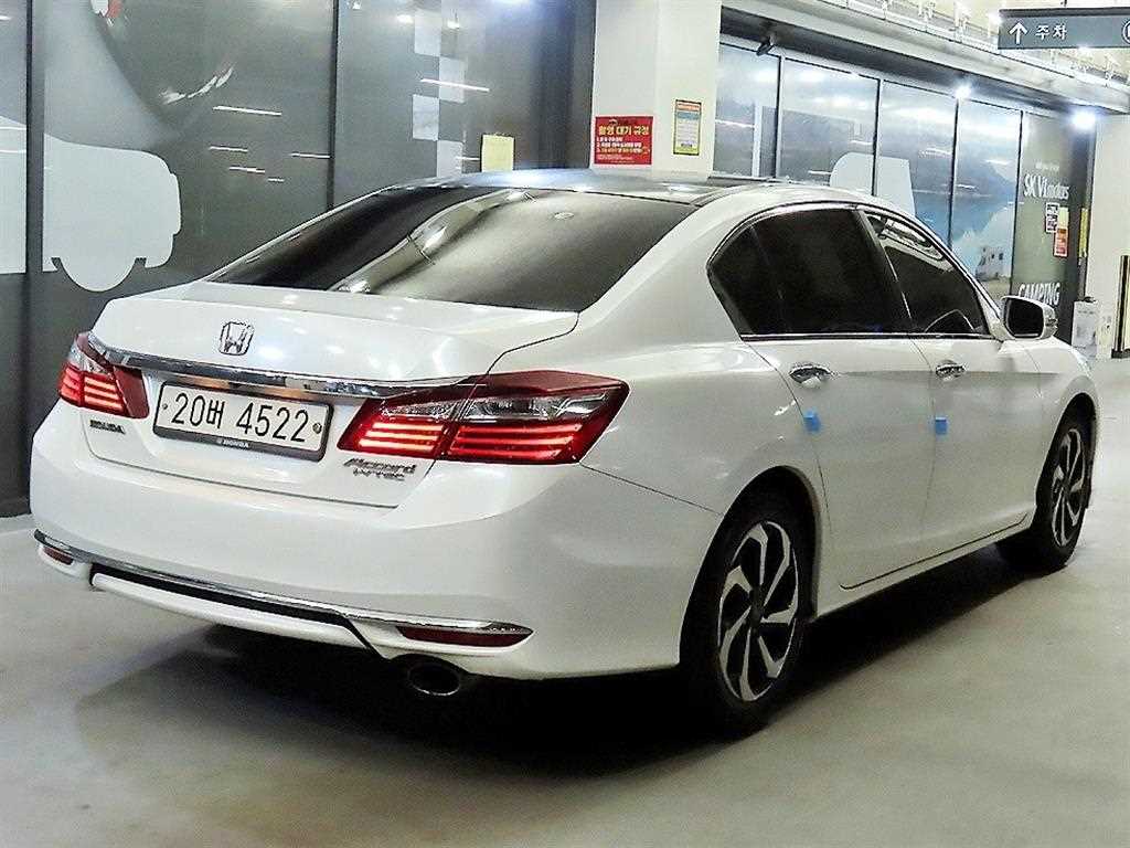 Honda Accord - Vista 4