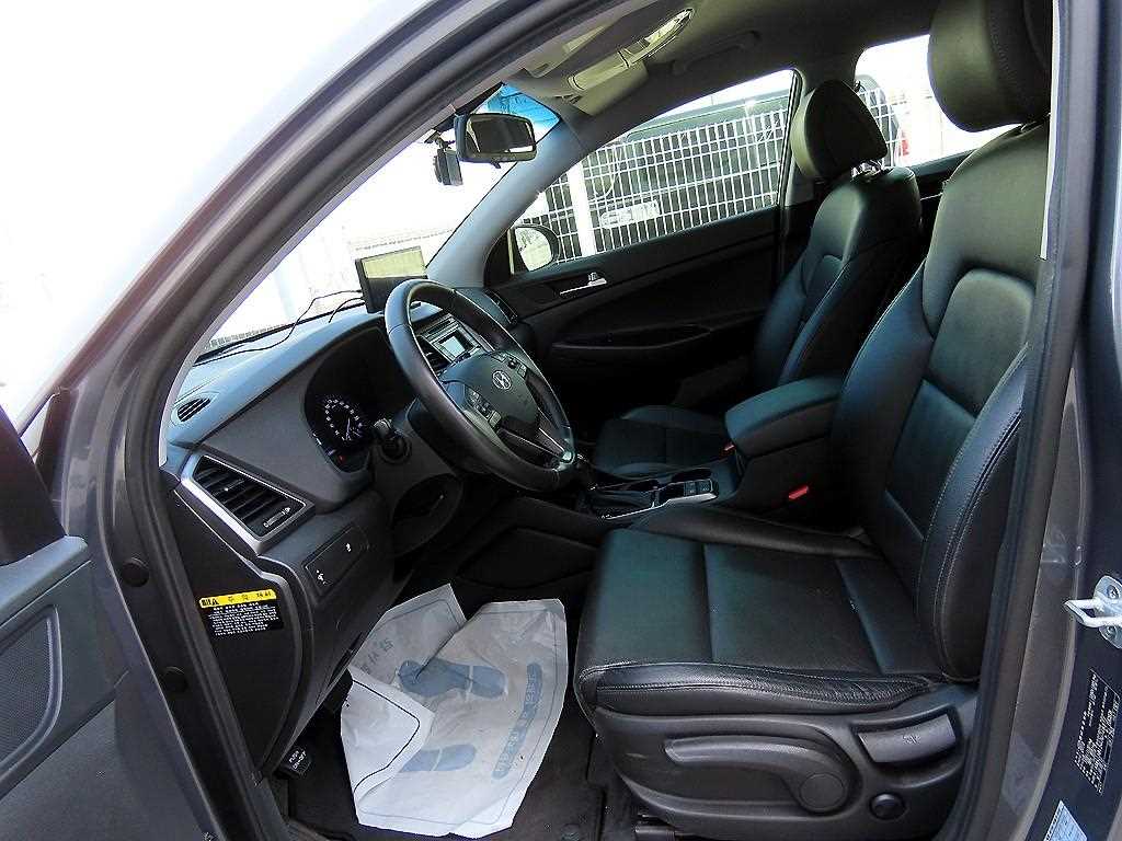 HYUNDAI Tucson - Vista 5