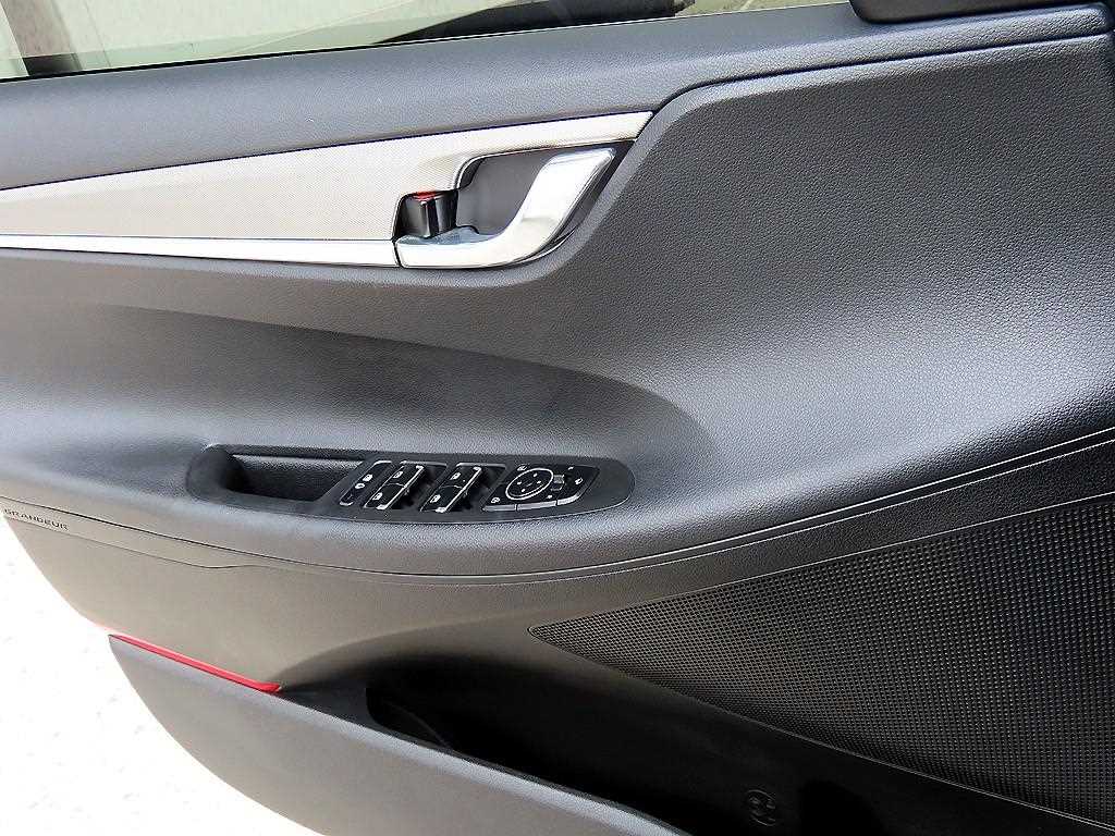 HYUNDAI Grandeur - Vista 11