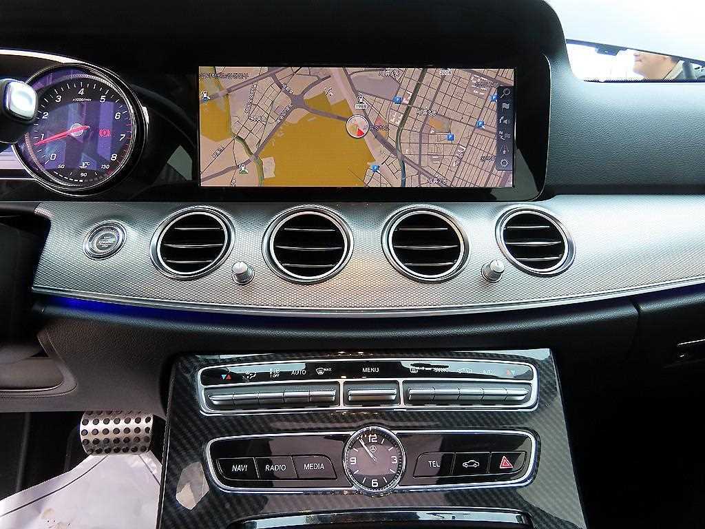 Mercedes Benz E class - Vista 12