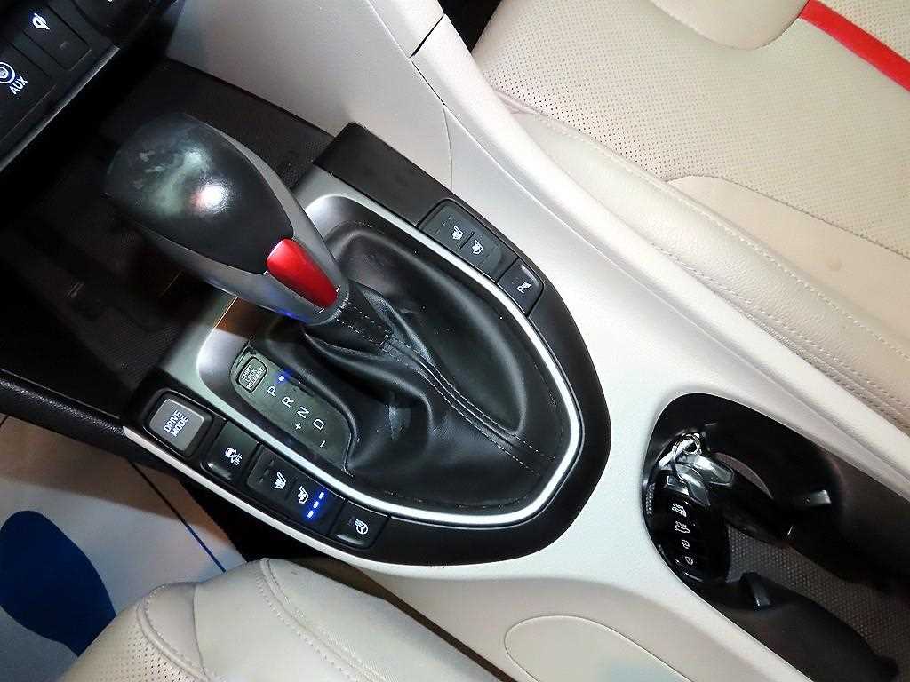 HYUNDAI Veloster - Vista 12
