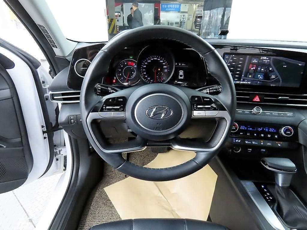 HYUNDAI Avante - Vista 9