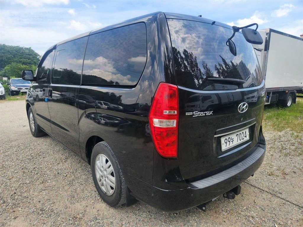 HYUNDAI Starex - Vista 4