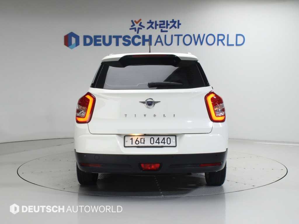 Ssangyong Tivoli - Vista 4