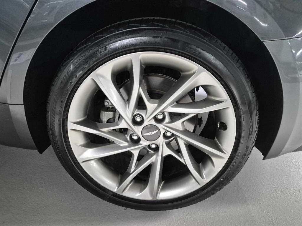 Genesis G70 - Vista 5