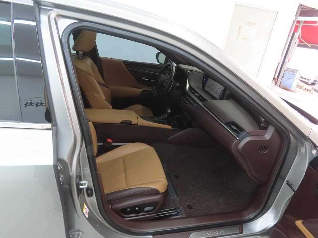 Lexus ES - Vista 8