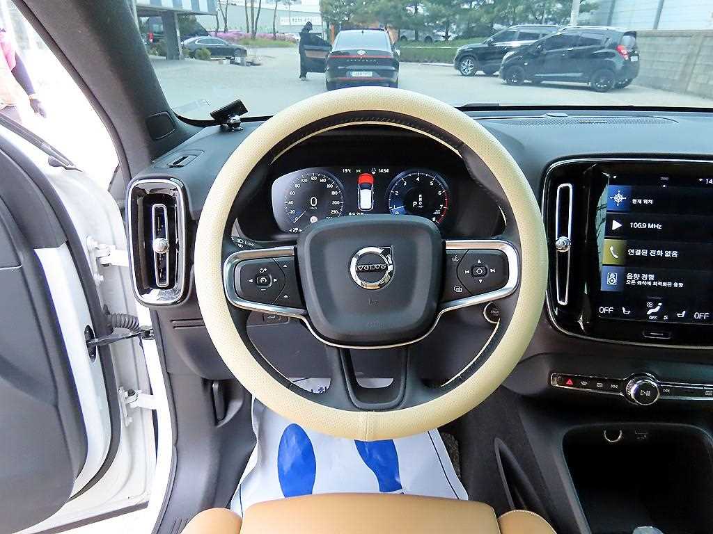 Volvo XC40 - Vista 8