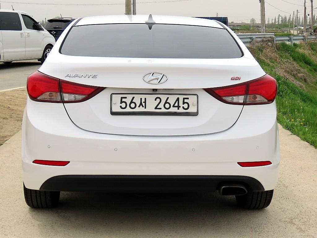 HYUNDAI Avante - Vista 4
