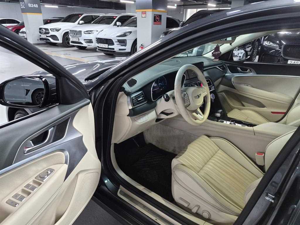 Genesis G70 - Vista 8