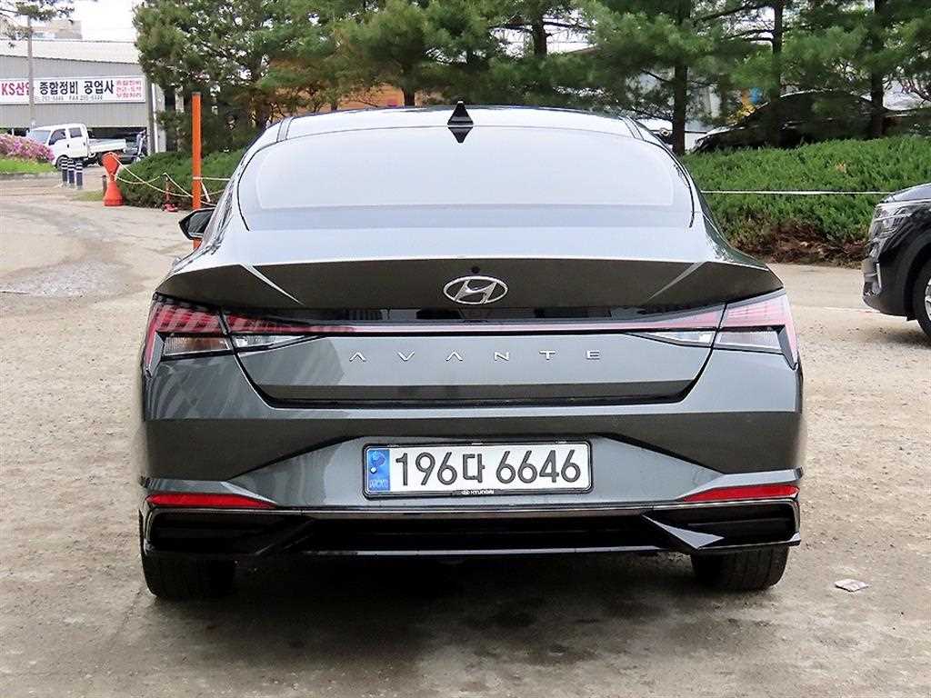 HYUNDAI Avante - Vista 4