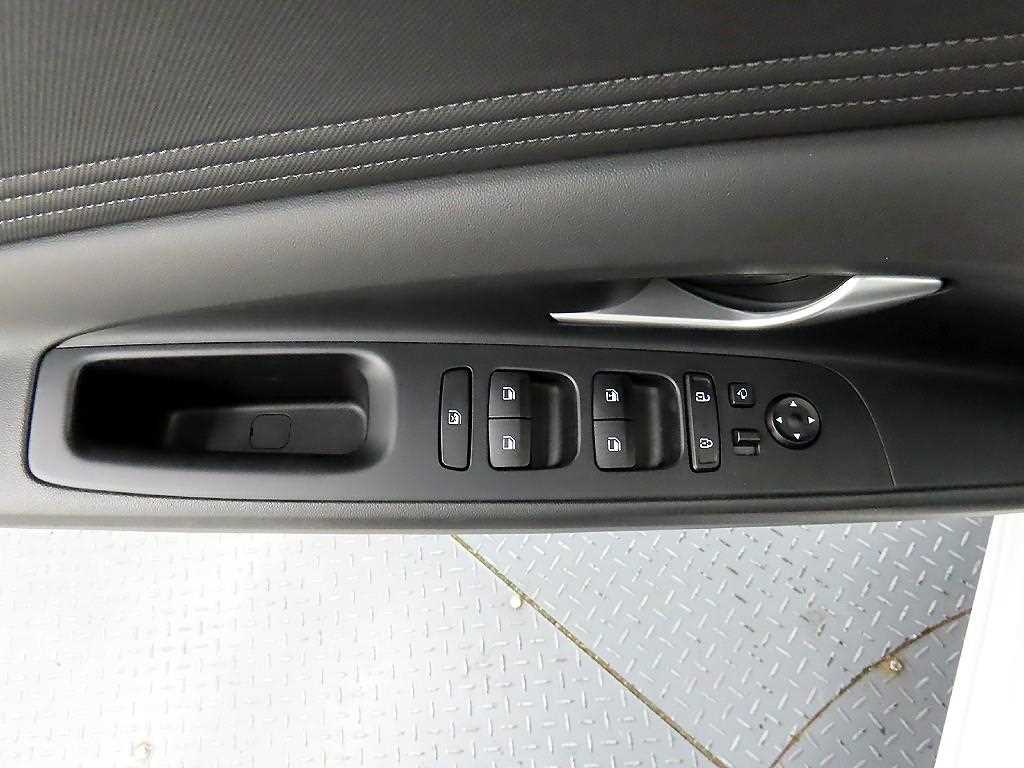 HYUNDAI Avante - Vista 11