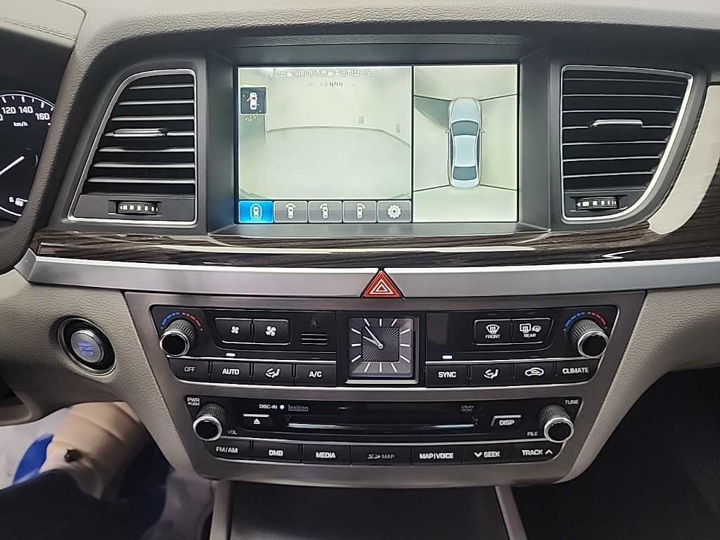 HYUNDAI Genesis - Vista 10
