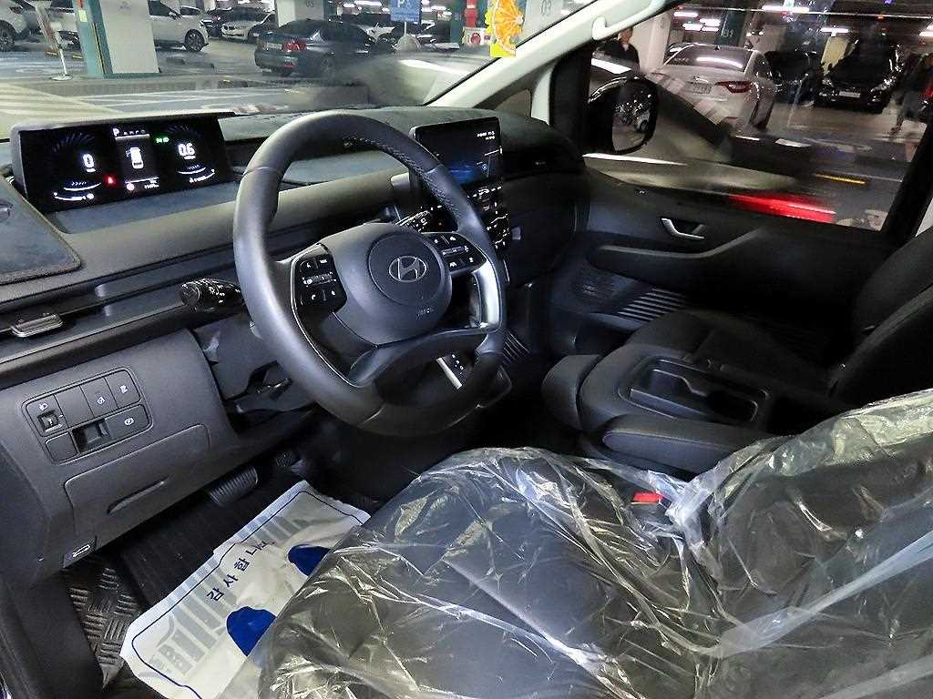 HYUNDAI Staria - Vista 10