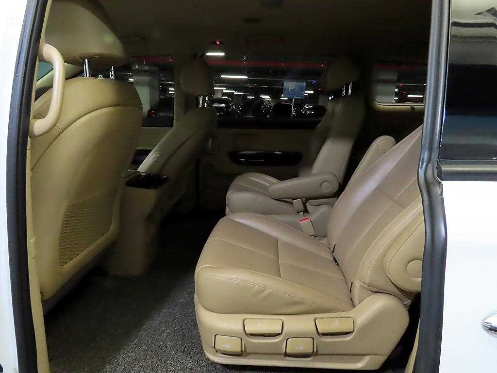 KIA Carnival - Vista 7