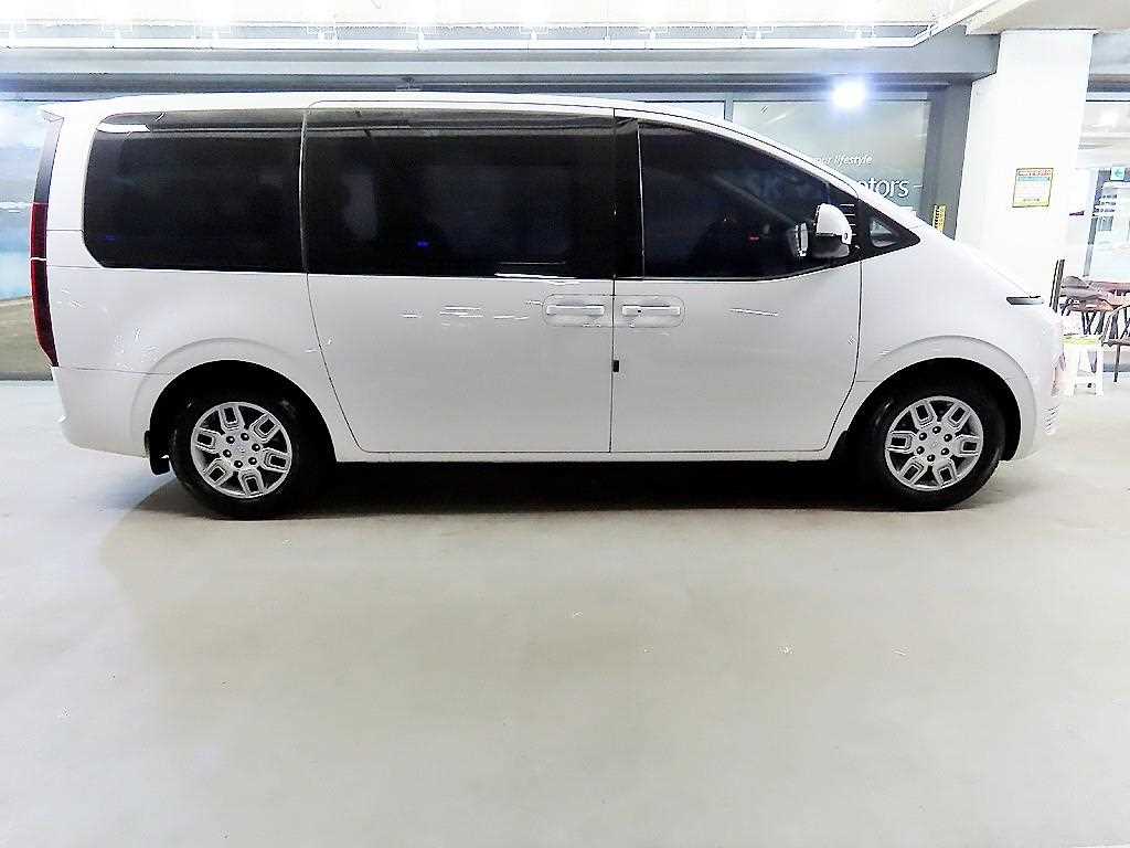 HYUNDAI Staria - Vista 3