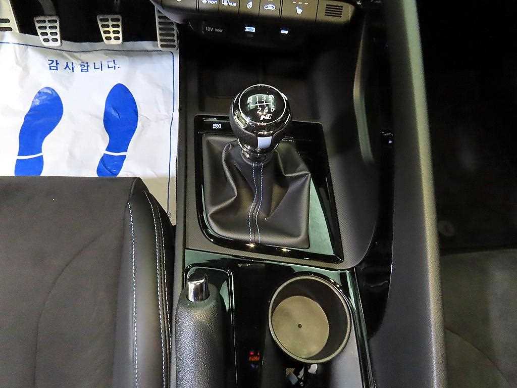 HYUNDAI Avante - Vista 12