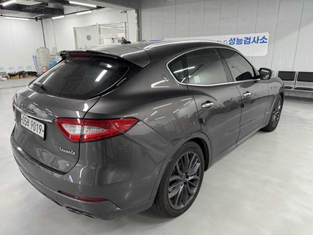 Maserati Levante - Vista 4