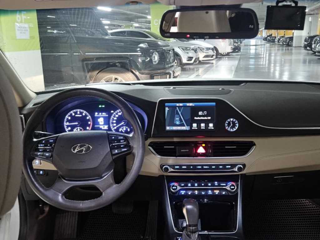 HYUNDAI Grandeur - Vista 7