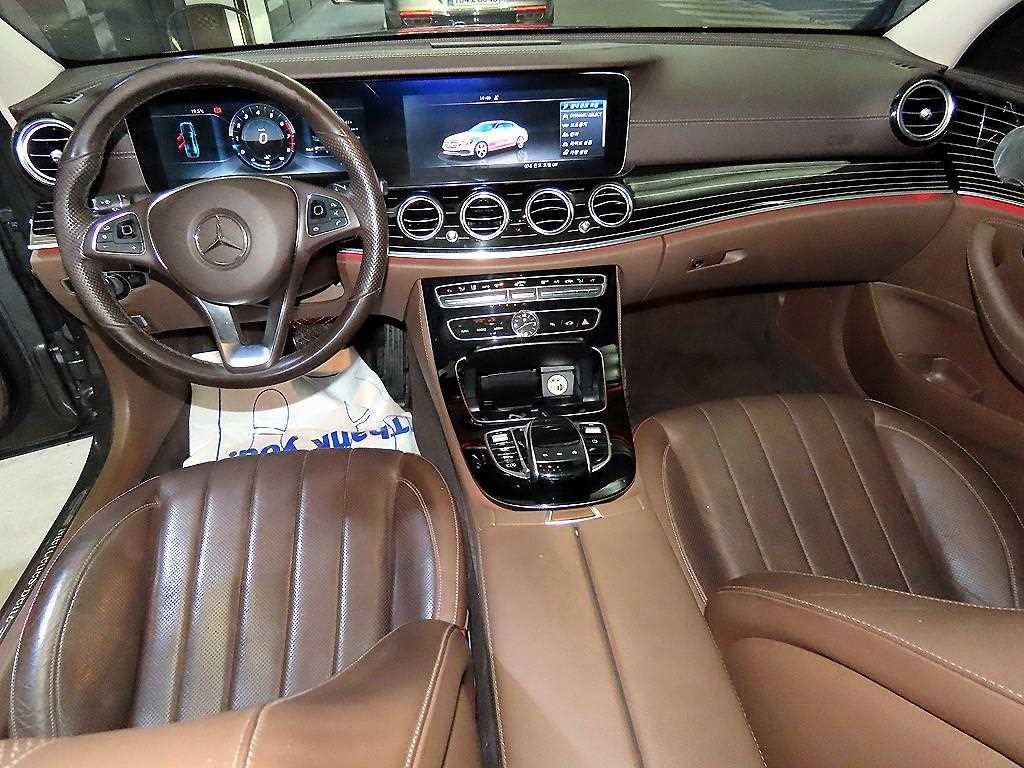 Mercedes Benz E class - Vista 10