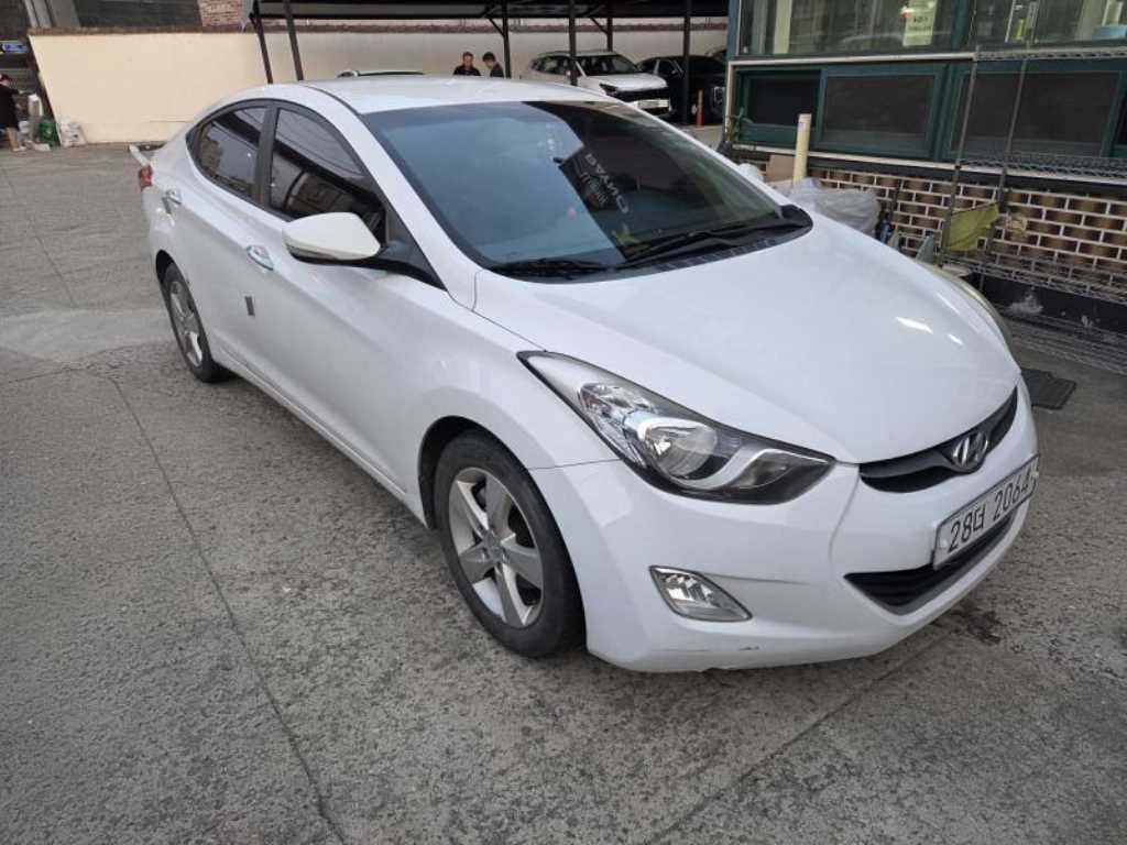 HYUNDAI Avante - Vista 4
