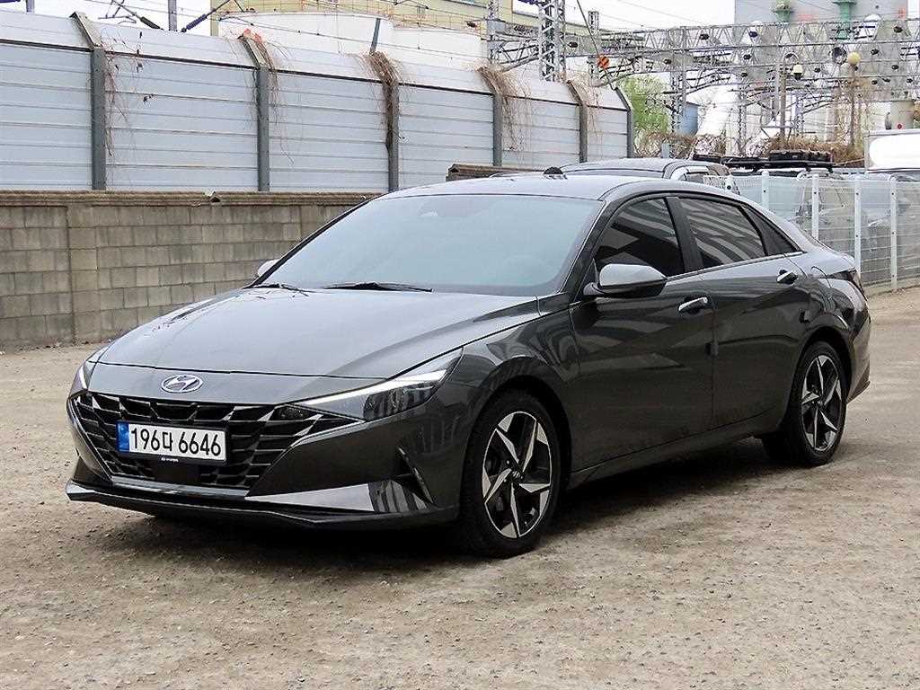 HYUNDAI Avante - Vista 2