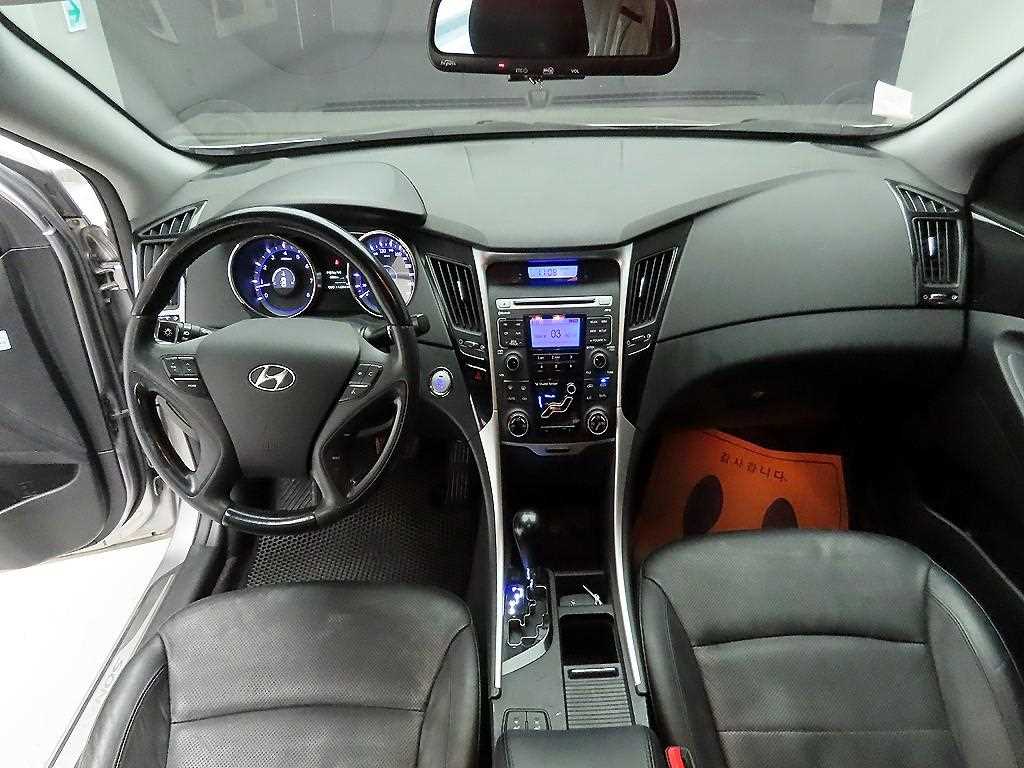 HYUNDAI Sonata - Vista 8