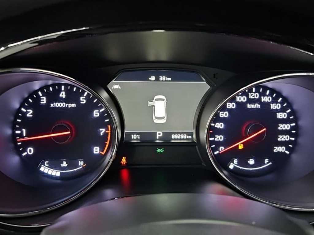 KIA Carnival - Vista 6