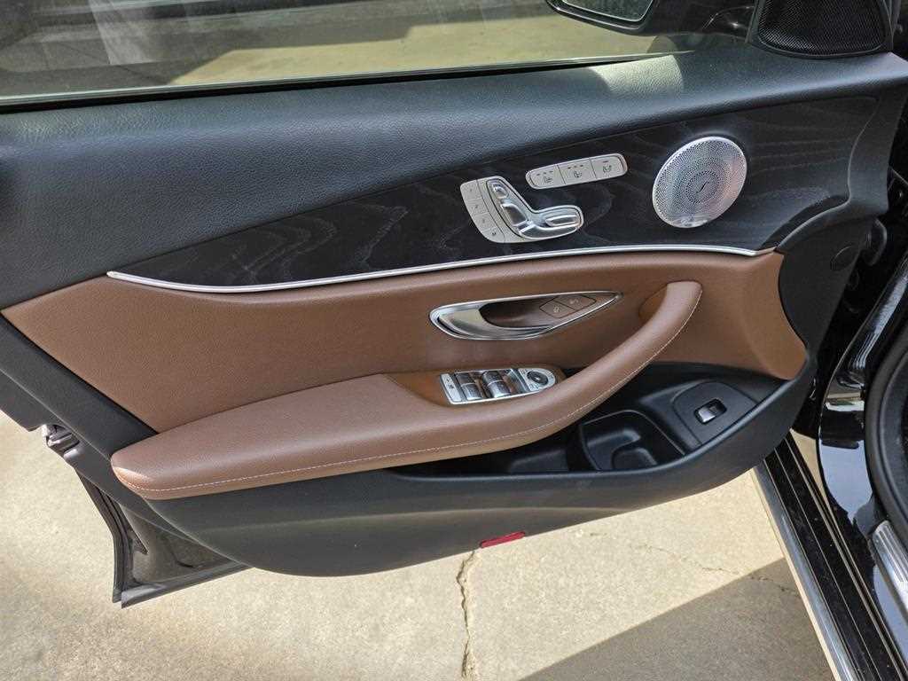 Mercedes Benz E class - Vista 11