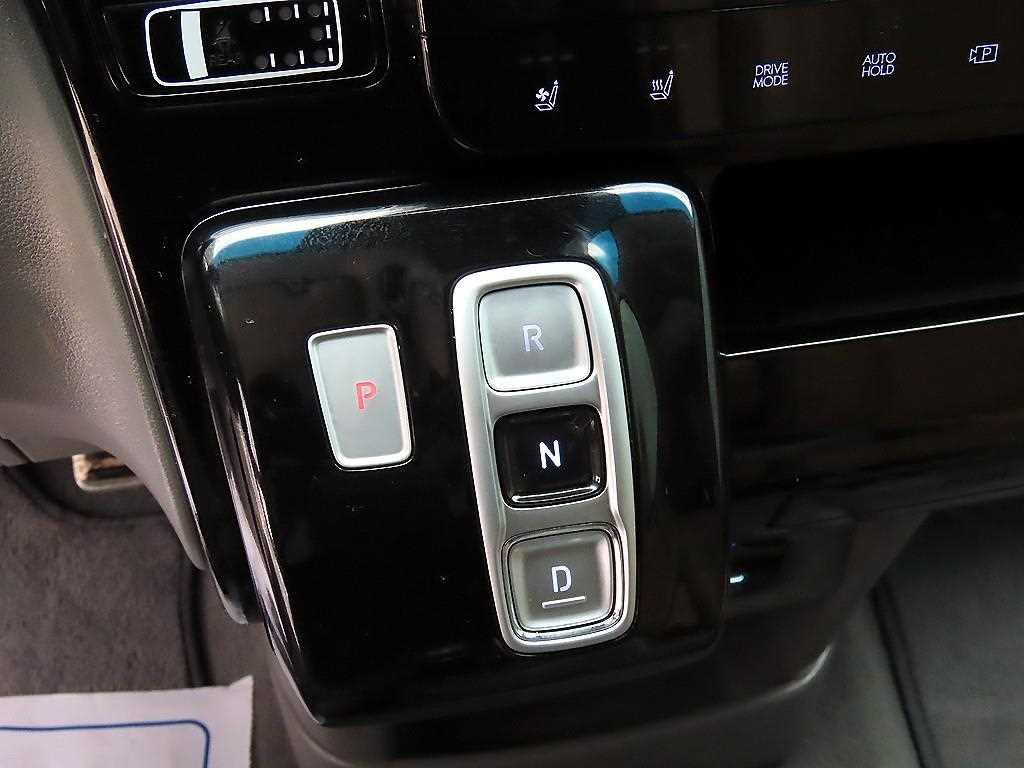 HYUNDAI Staria - Vista 11