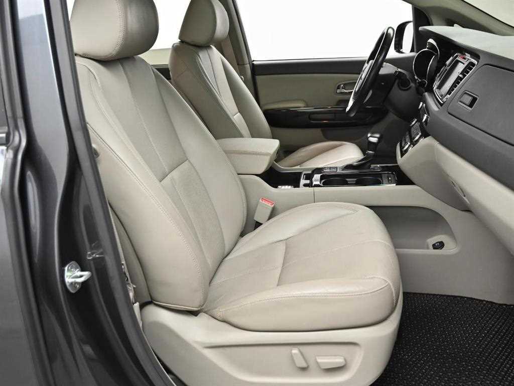 KIA Carnival - Vista 10