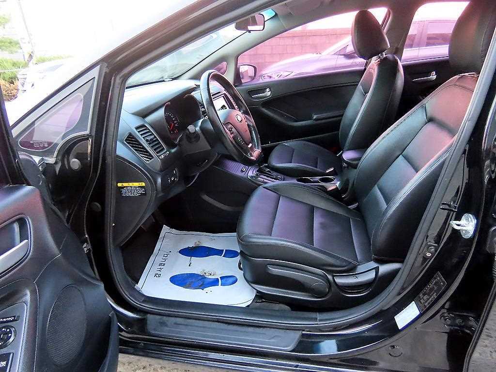 KIA K3 - Vista 5