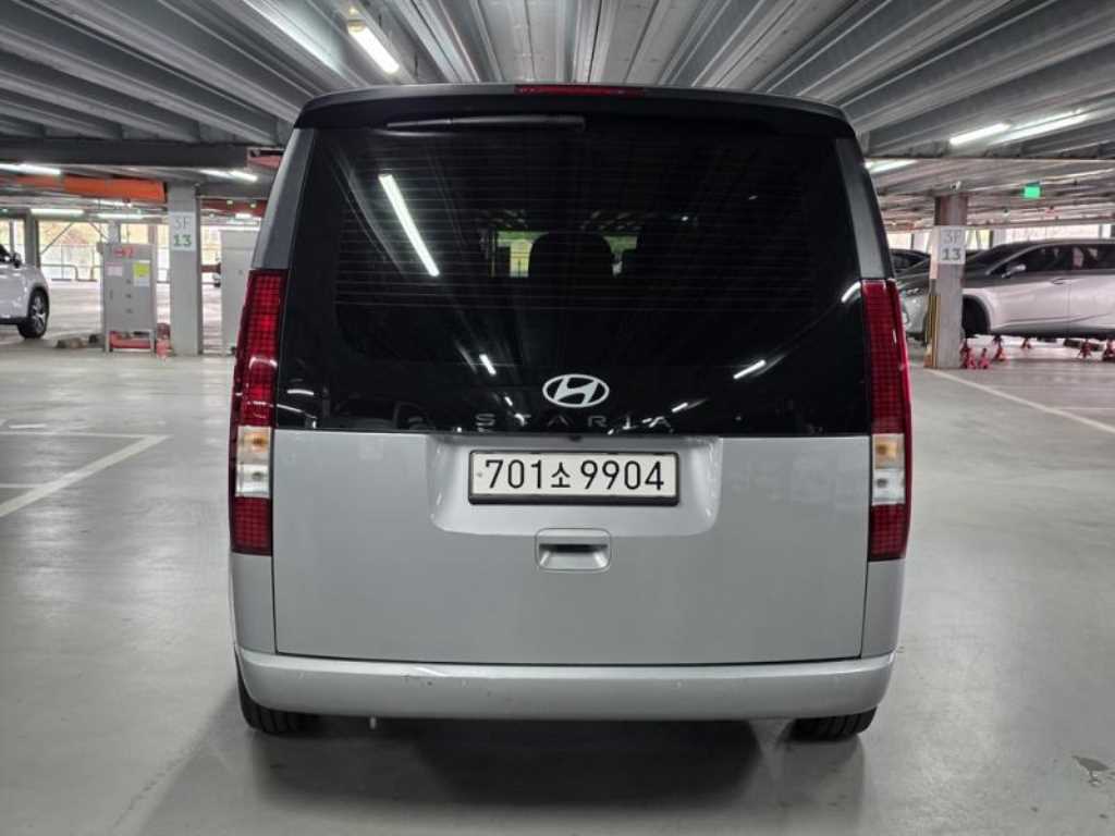 HYUNDAI Staria - Vista 5