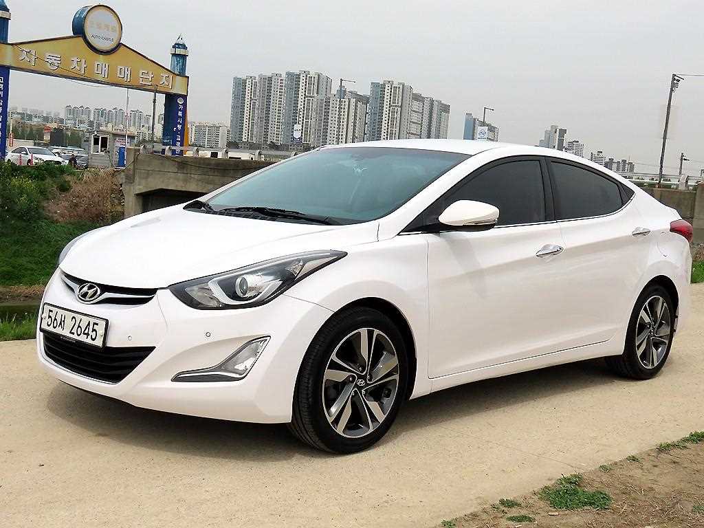 HYUNDAI Avante - Vista 2