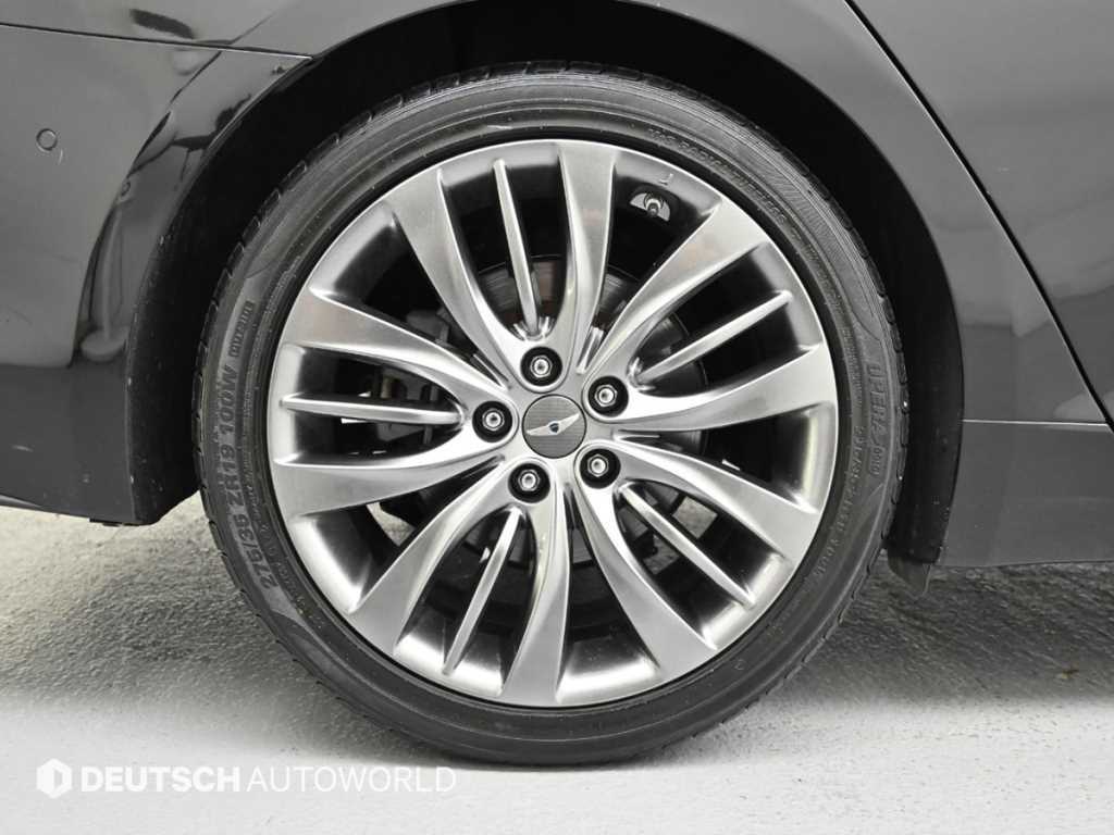 HYUNDAI Genesis - Vista 5