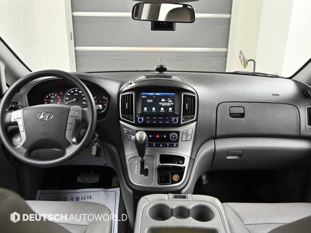 HYUNDAI Starex - Vista 7