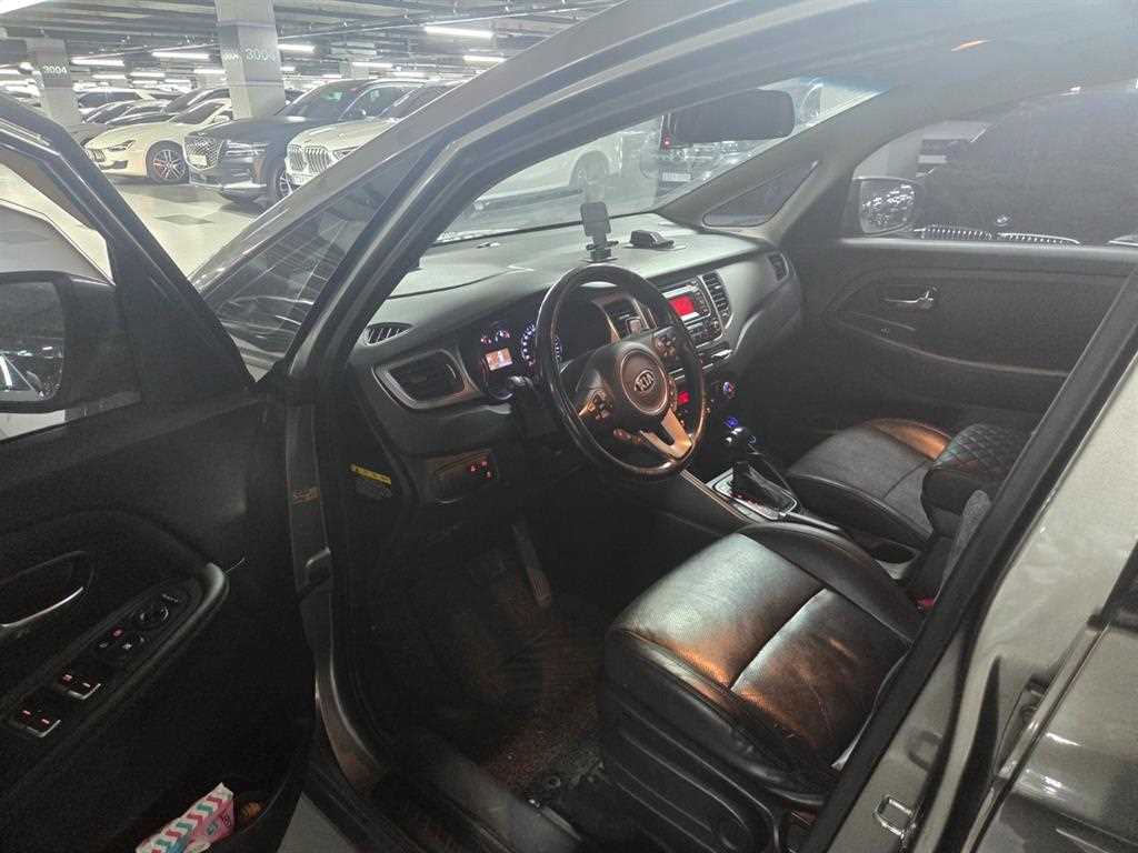 KIA Carens - Vista 7