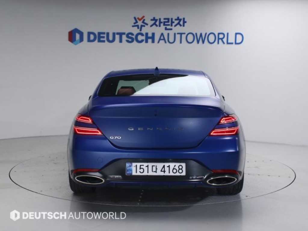 Genesis G70 - Vista 4