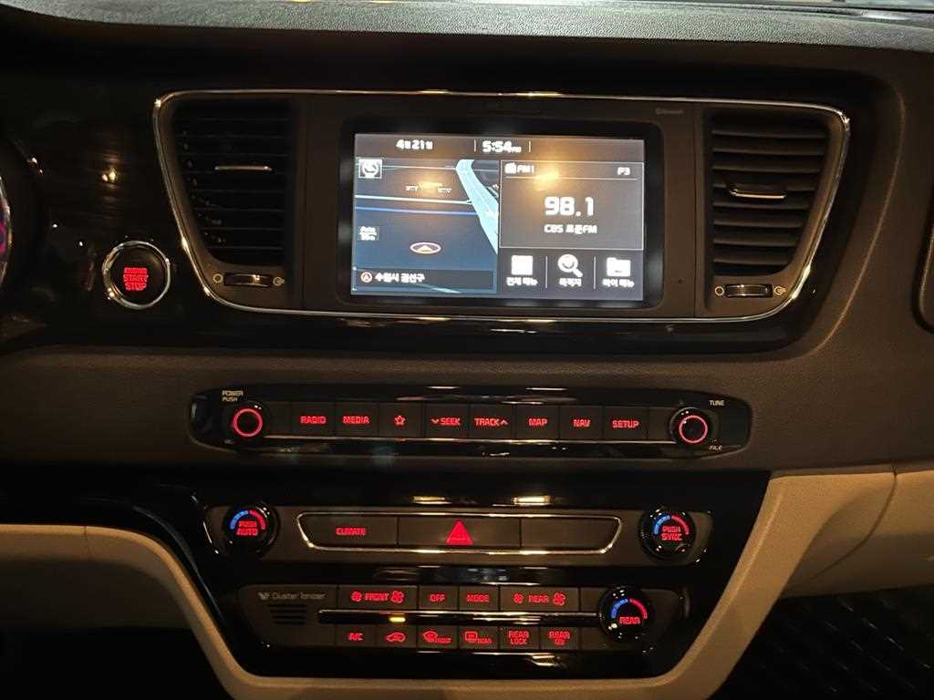 KIA Carnival - Vista 11