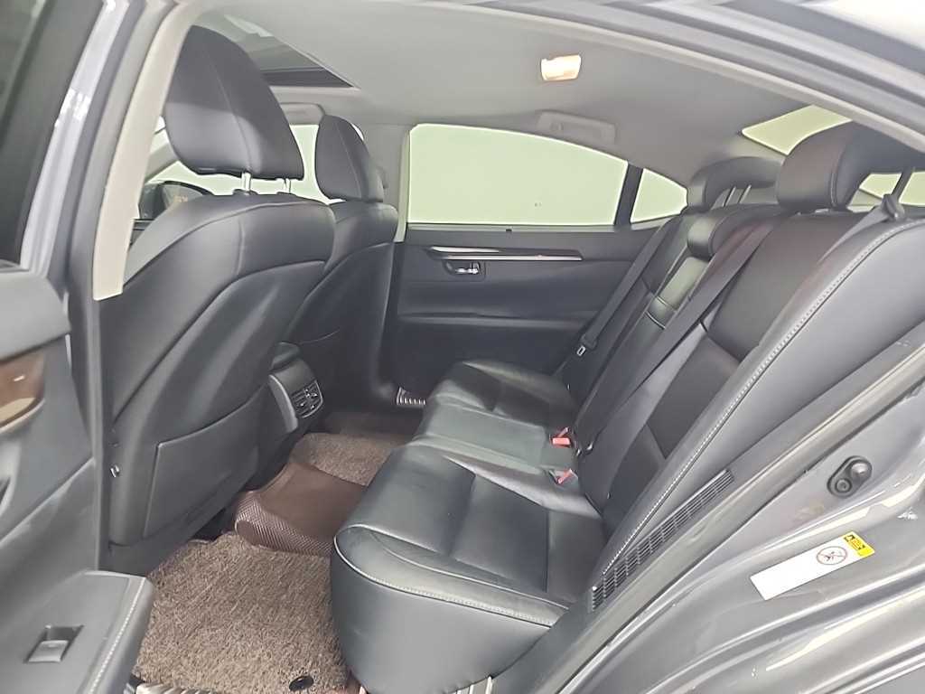 Lexus ES - Vista 12
