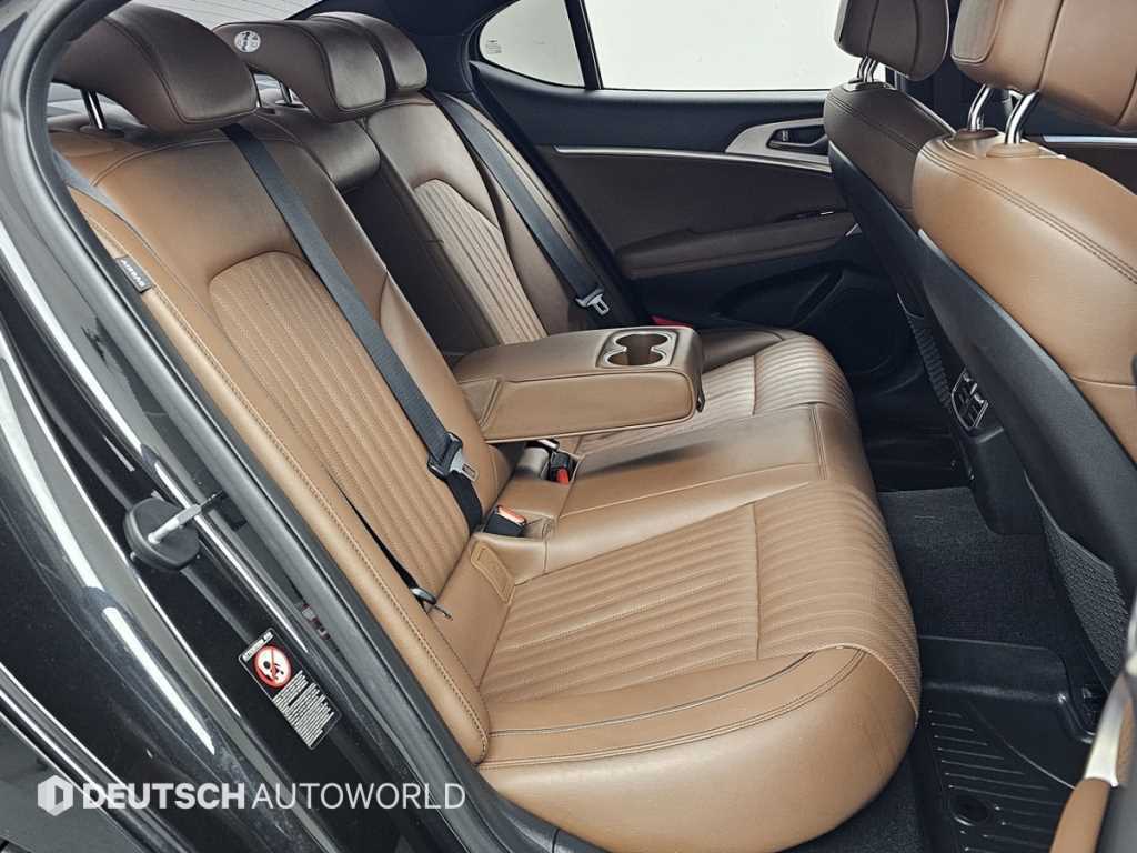 Genesis G70 - Vista 12