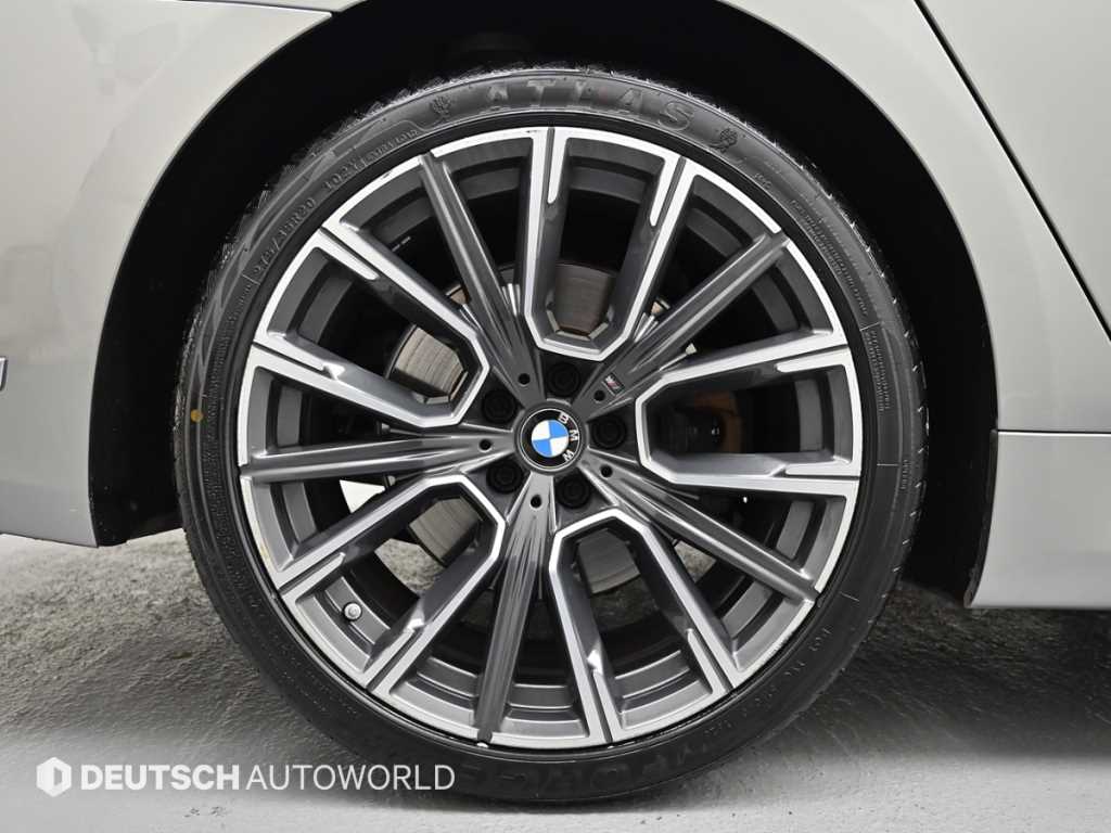 BMW 7 Series - Vista 5