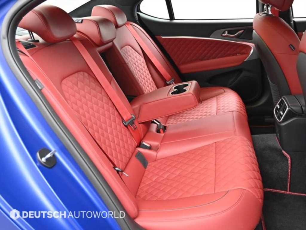 Genesis G70 - Vista 12