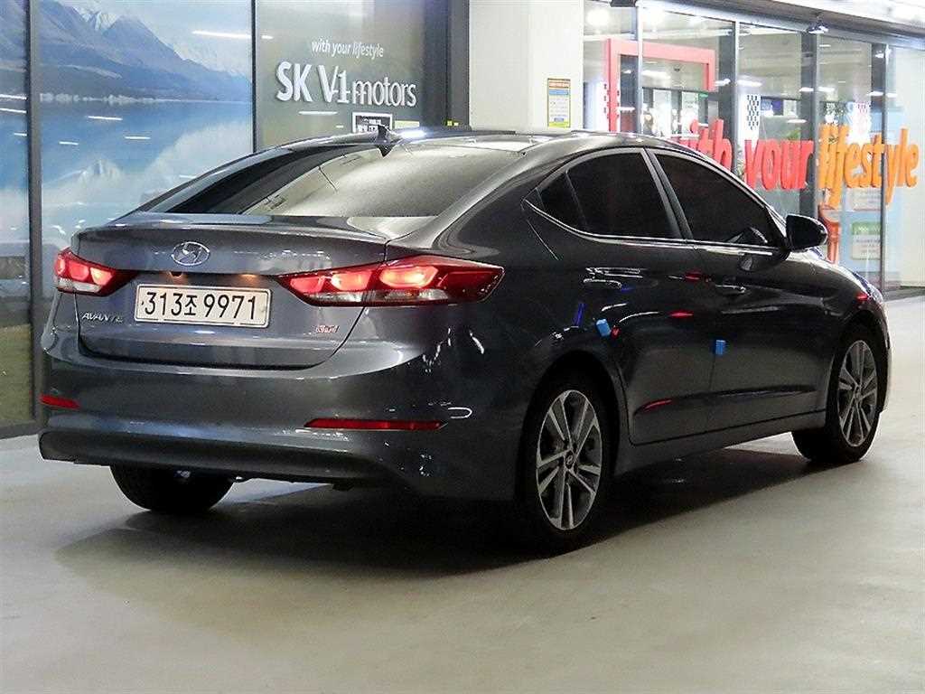 HYUNDAI Avante - Vista 4