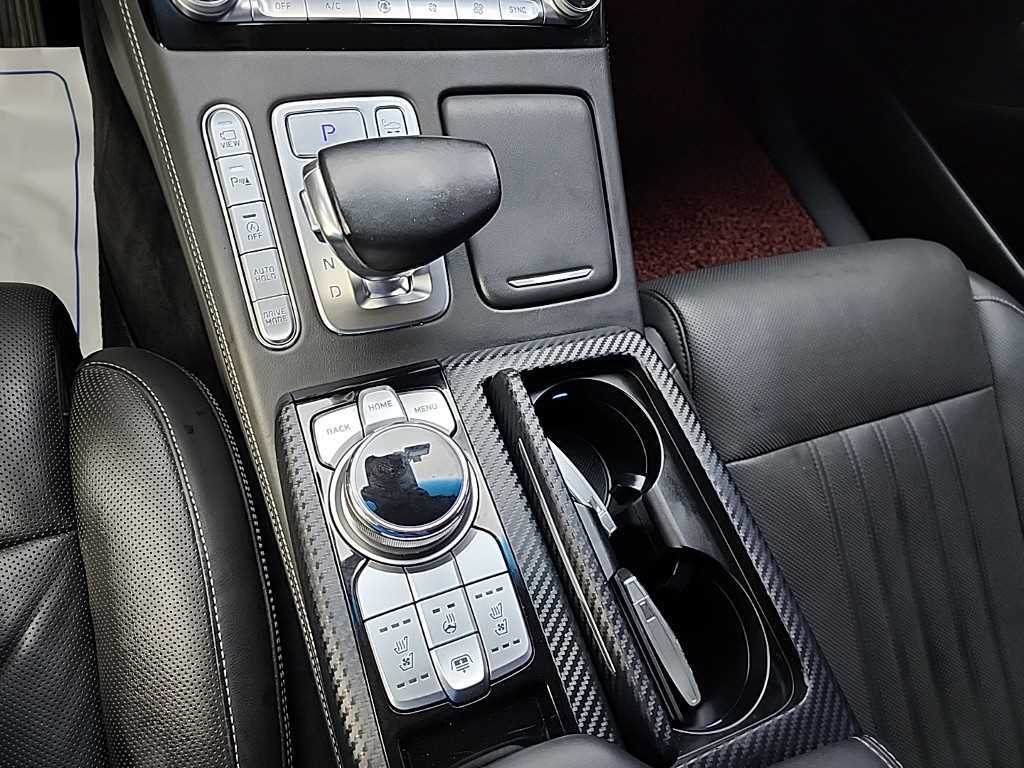 Genesis G90 - Vista 8