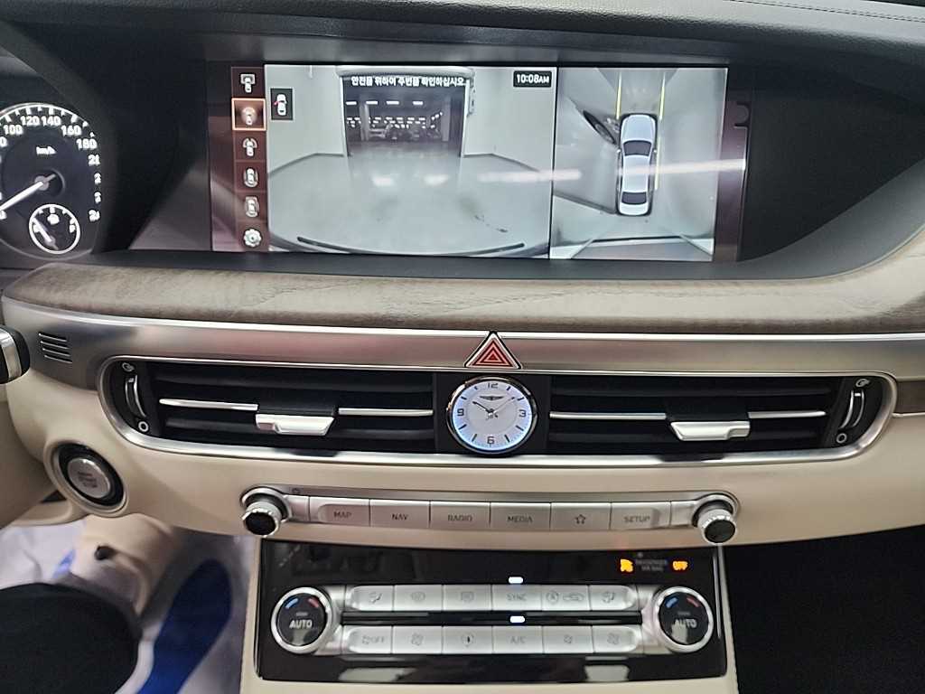 Genesis G90 - Vista 10