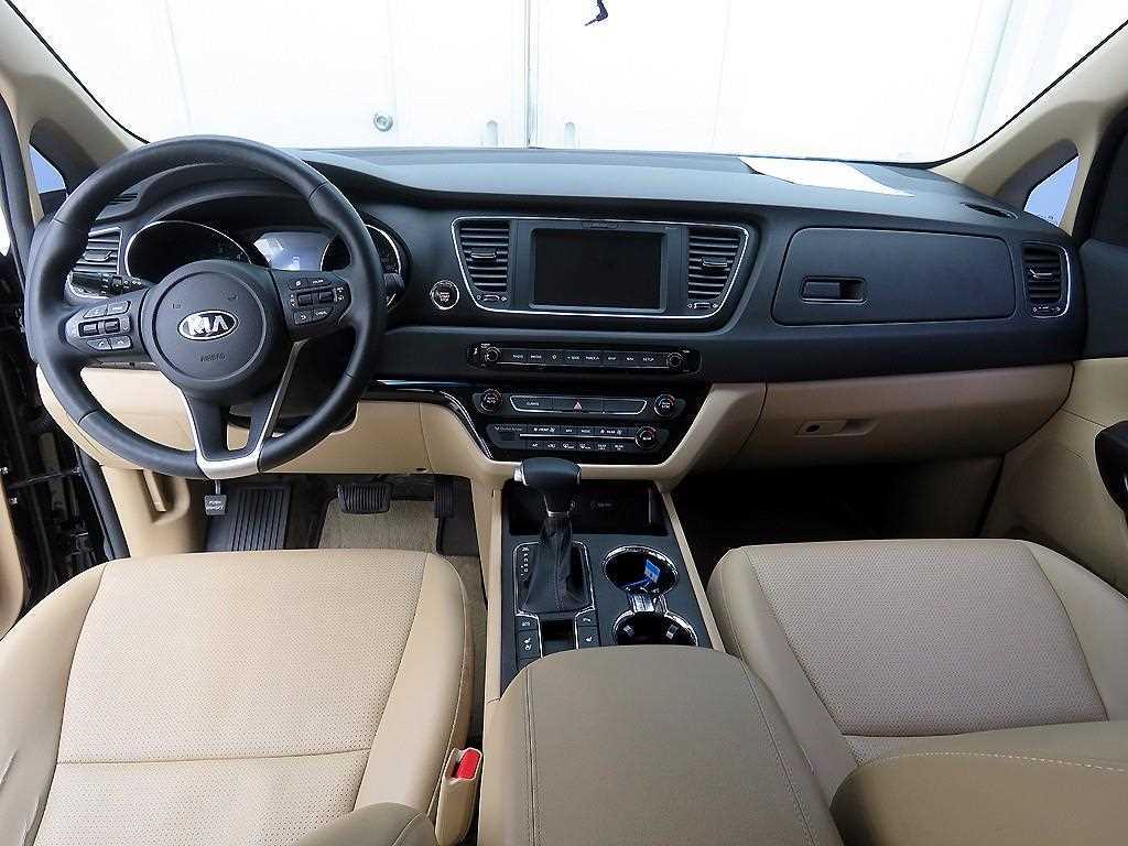 KIA Carnival - Vista 8