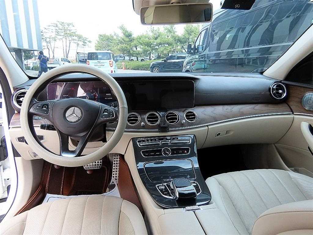 Mercedes Benz E class - Vista 7