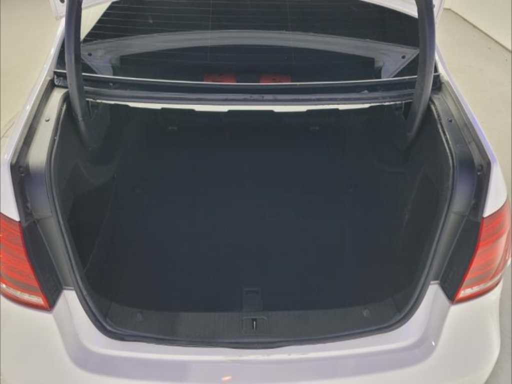 Mercedes Benz E class - Vista 6