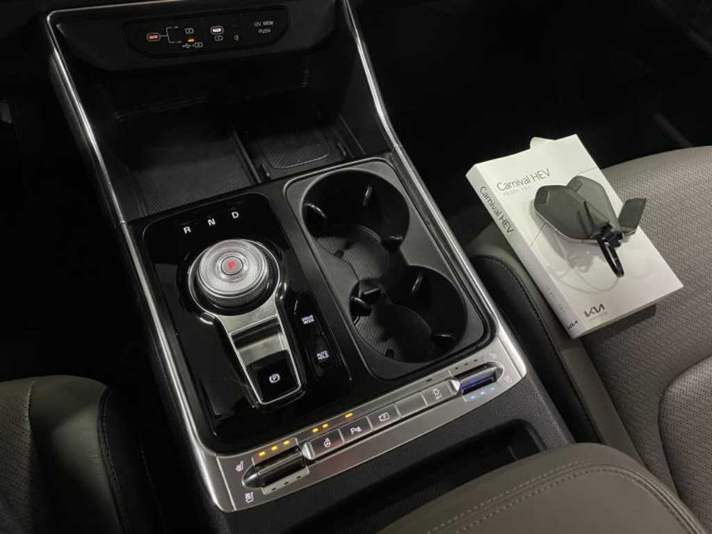 KIA Carnival - Vista 11